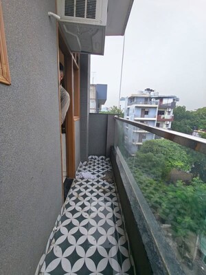 Balcony in 1 RK Builder Floor at Sector 40 – for Rent