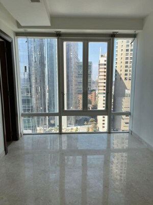 Room in 3 BHK Apartment at Indiabulls Blu, Worli – for Rent