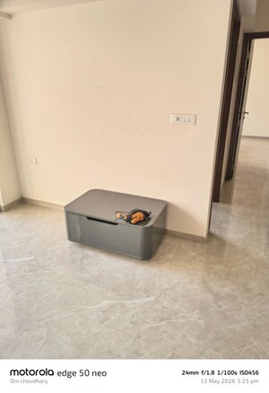 Room in 3 BHK Apartment at Hiranandani Heritage Tower, Powai – for Rent
