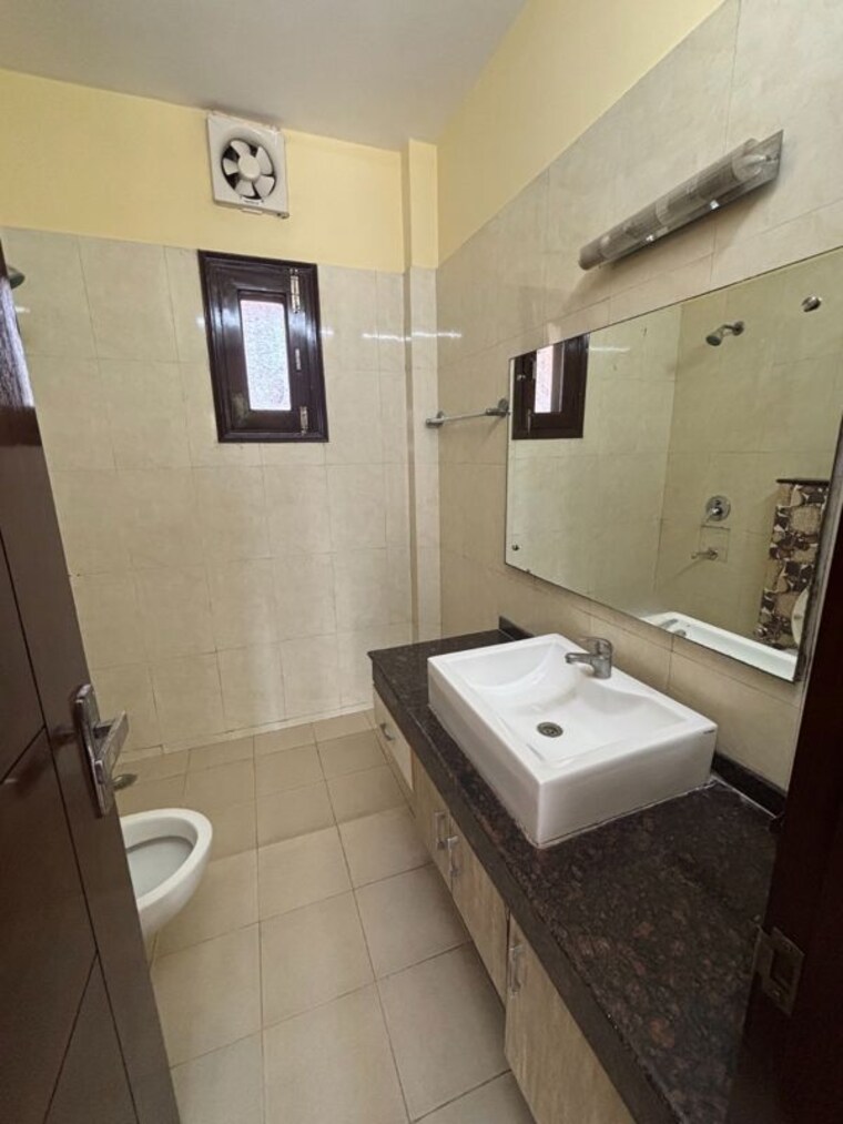 Bathroom, sector 57 1 Bedroom 550 Sq.Ft. Builder Floor In Sector 57 Gurgaon 10667461