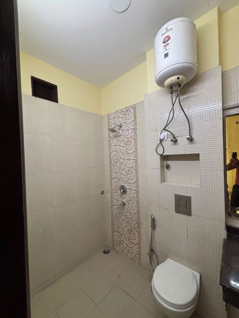 Bathroom, sector 57 1 Bedroom 550 Sq.Ft. Builder Floor In Sector 57 Gurgaon 10667461