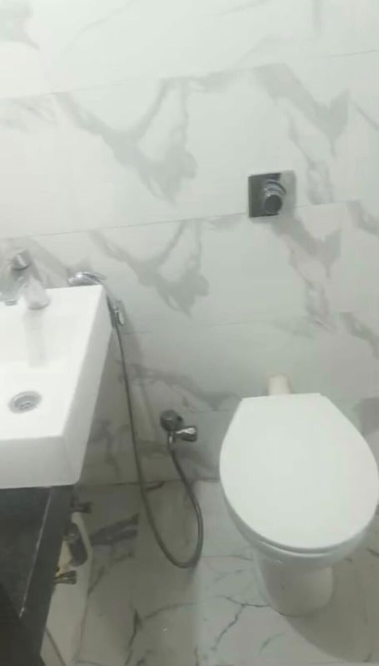 Bathroom, hubtown-palmrose 2 Bedroom 331 Sq.Ft. Apartment In Andheri East Mumbai 10667463
