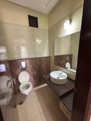Bathroom in 1 BHK Builder Floor at Sector 57 – for Rent