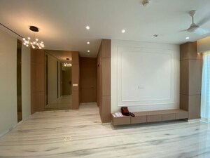 Room in 2 BHK Apartment at Indiabulls Blu, Worli – for Rent