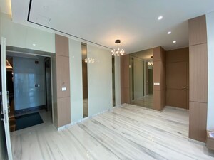 Room in 2 BHK Apartment at Indiabulls Blu, Worli – for Rent