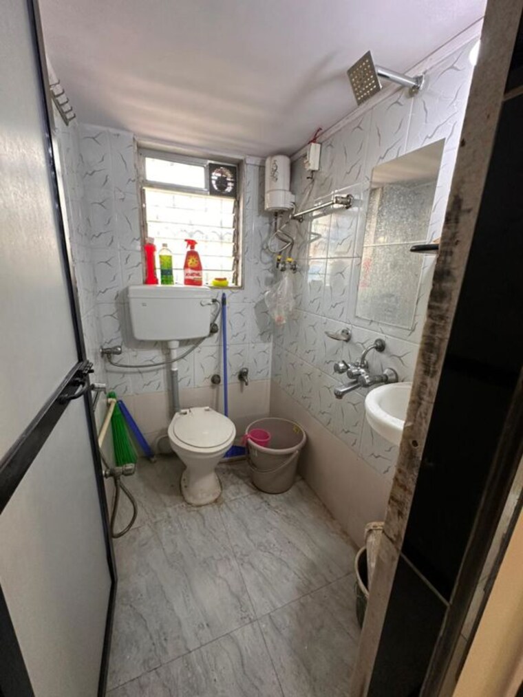 Bathroom, tilak nagar Pg For Boys & Girls In Tilak Nagar 10667481