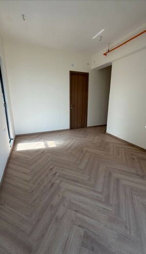 Room in 3 BHK Apartment at Raymond The Address, Pokhran Road No Two – for Rent
