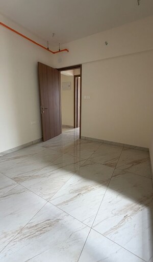 Room in 3 BHK Apartment at Raymond The Address, Pokhran Road No Two – for Rent