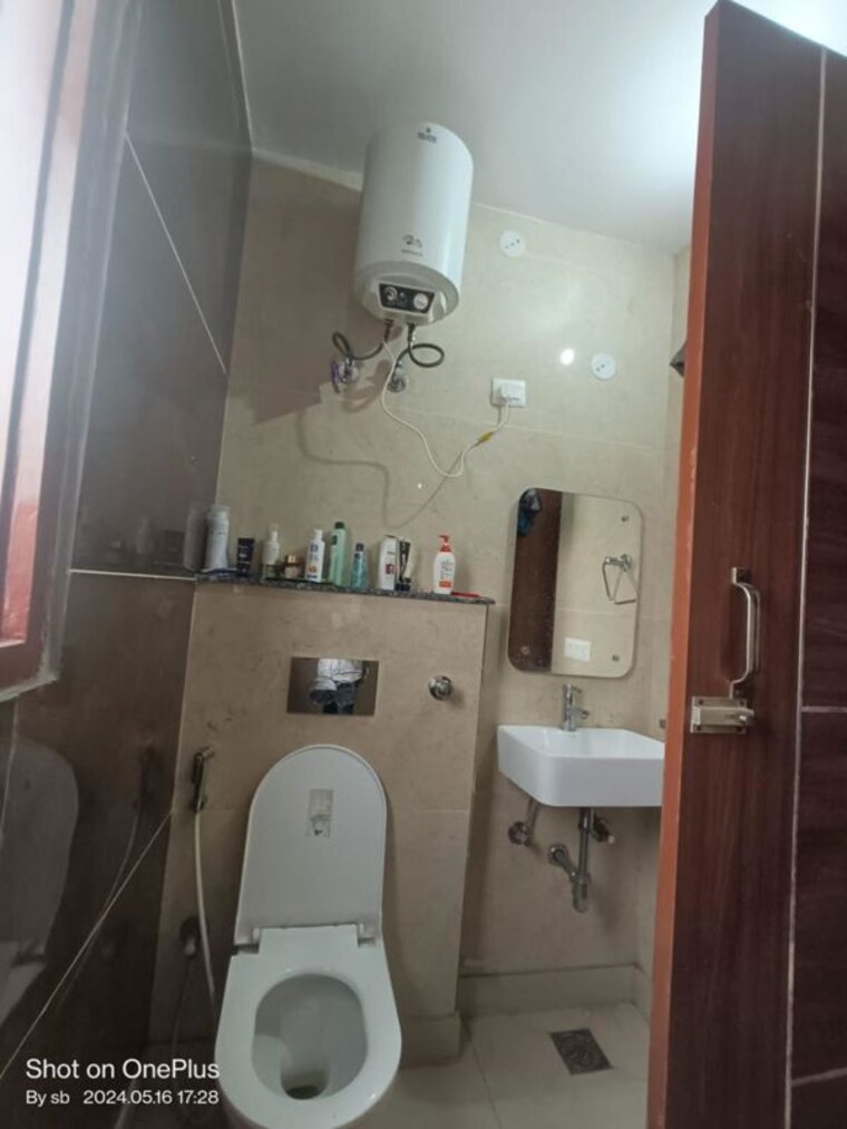 Bathroom, sector 21 3 Bedroom 1600 Sq.Ft. Builder Floor In Sector 21 Gurgaon 10667512