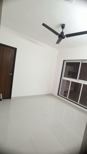 Room in 3 BHK Apartment at Marathon Monte South, Byculla West – for Rent