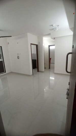 Room in 3 BHK Apartment at Marathon Monte South, Byculla West – for Rent