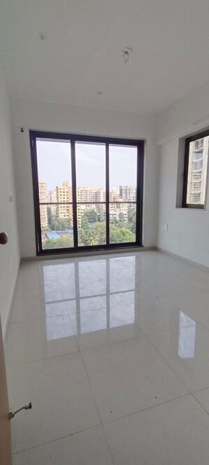 Room in 3 BHK Apartment at Andheri Sahakar CHS, Andheri West – for Rent