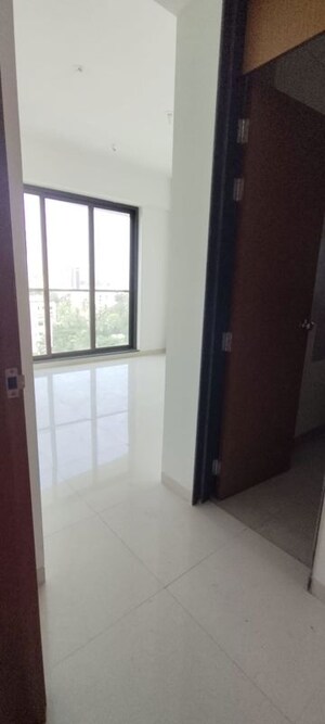Room in 3 BHK Apartment at Andheri Sahakar CHS, Andheri West – for Rent