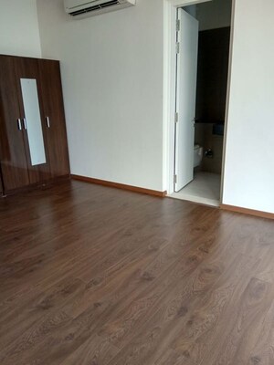 Room in 3.5 BHK Apartment at Ireo Victory Valley, Sector 67 – for Rent