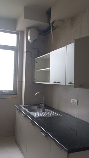 Kitchen in 4 BHK Apartment at Ireo Victory Valley, Sector 67 – for Rent