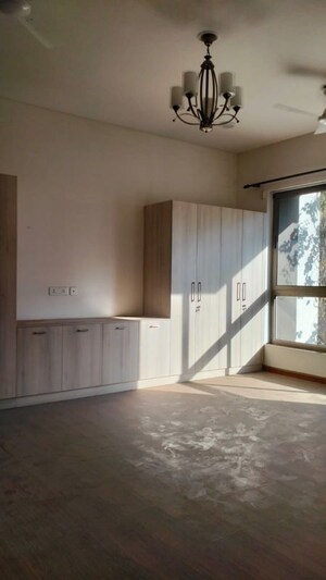 Room in 3.5 BHK Apartment at Tata Primanti-Tower Residences, Sector 72 – for Rent