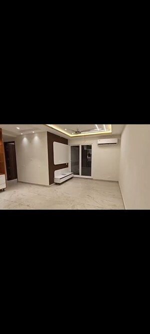 Room in 3 BHK Apartment at Malwa Escon Primera, International Airport Road – for Rent