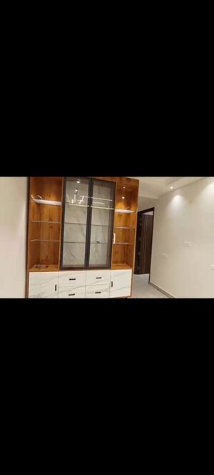 Room in 3 BHK Apartment at Malwa Escon Primera, International Airport Road – for Rent