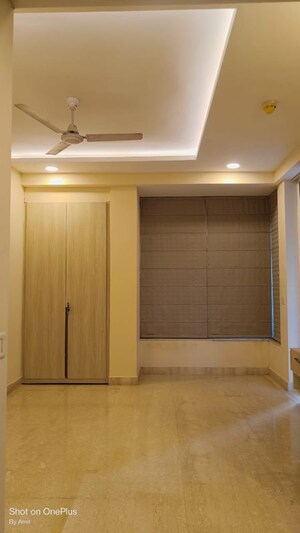 Room in 4 BHK Apartment at Ambience Tivertone, Sector 50 – for Rent