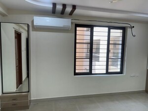 Room in 3.5 BHK Apartment at Kompally – for Rent