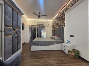 Bedroom in 3 BHK Apartment at Goregaon West – for Rent