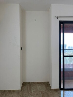 Room in 3 BHK Apartment at Rahul Downtown, Punawale – for Rent