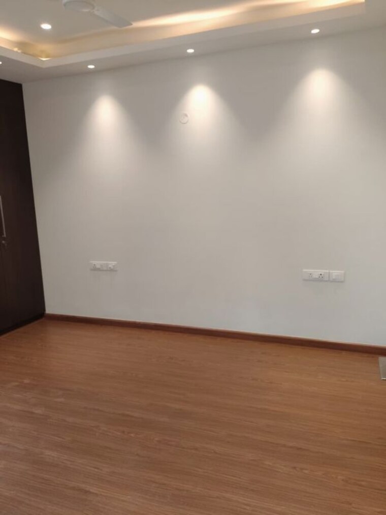 Room, builder-floor 4 Bedroom 2800 Sq.Ft. Builder Floor In Sector 28 Gurgaon 10667678