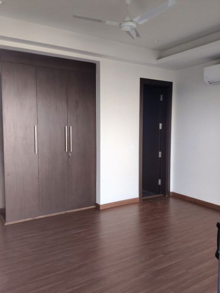 Room, builder-floor 4 Bedroom 2800 Sq.Ft. Builder Floor In Sector 28 Gurgaon 10667678