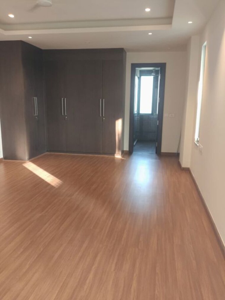 Room, builder-floor 4 Bedroom 2800 Sq.Ft. Builder Floor In Sector 28 Gurgaon 10667678
