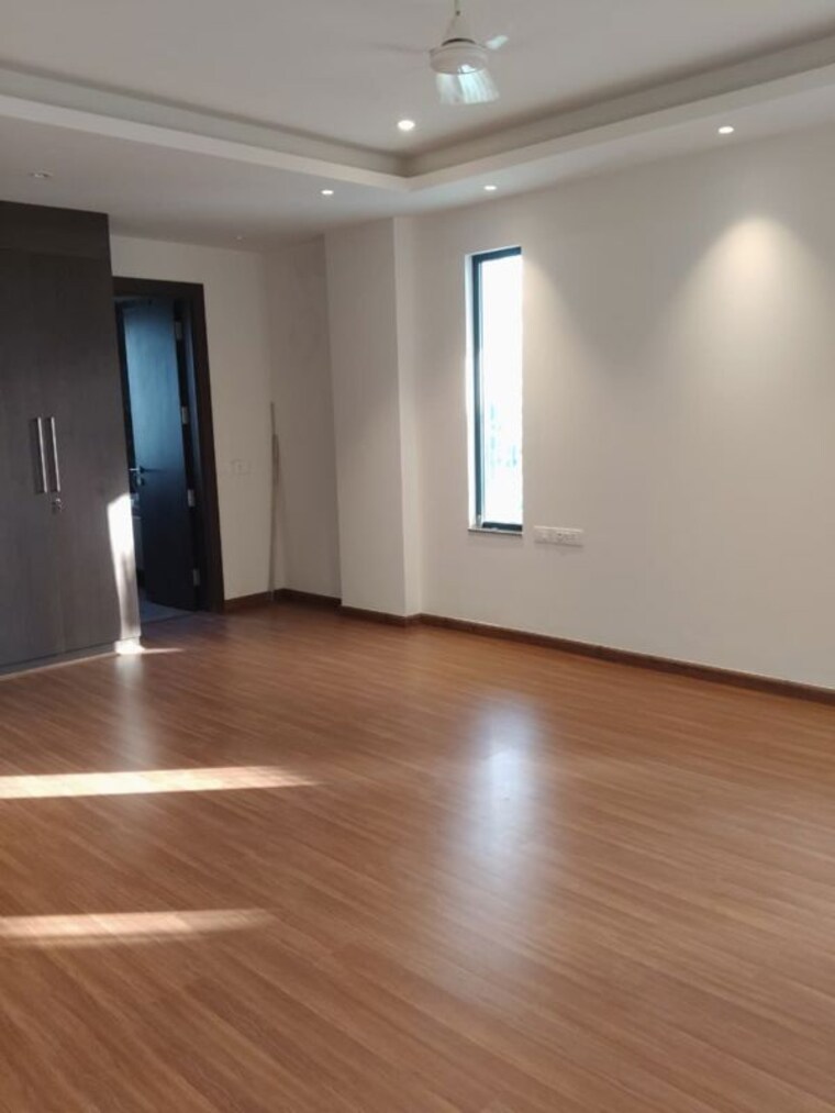 Room, builder-floor 4 Bedroom 2800 Sq.Ft. Builder Floor In Sector 28 Gurgaon 10667678