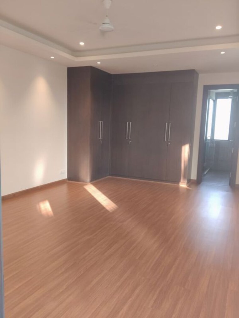 Room, builder-floor 4 Bedroom 2800 Sq.Ft. Builder Floor In Sector 28 Gurgaon 10667678