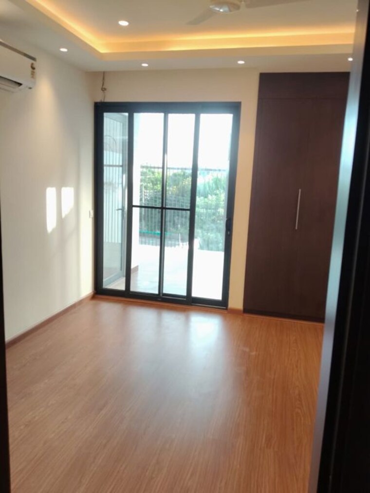 Room, builder-floor 4 Bedroom 2800 Sq.Ft. Builder Floor In Sector 28 Gurgaon 10667678