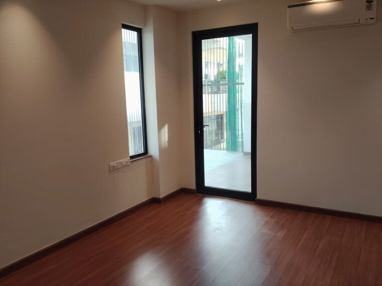 Room, builder-floor 4 Bedroom 2800 Sq.Ft. Builder Floor In Sector 28 Gurgaon 10667678