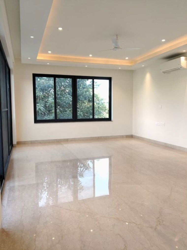 Room, builder-floor 4 Bedroom 2800 Sq.Ft. Builder Floor In Sector 28 Gurgaon 10667678