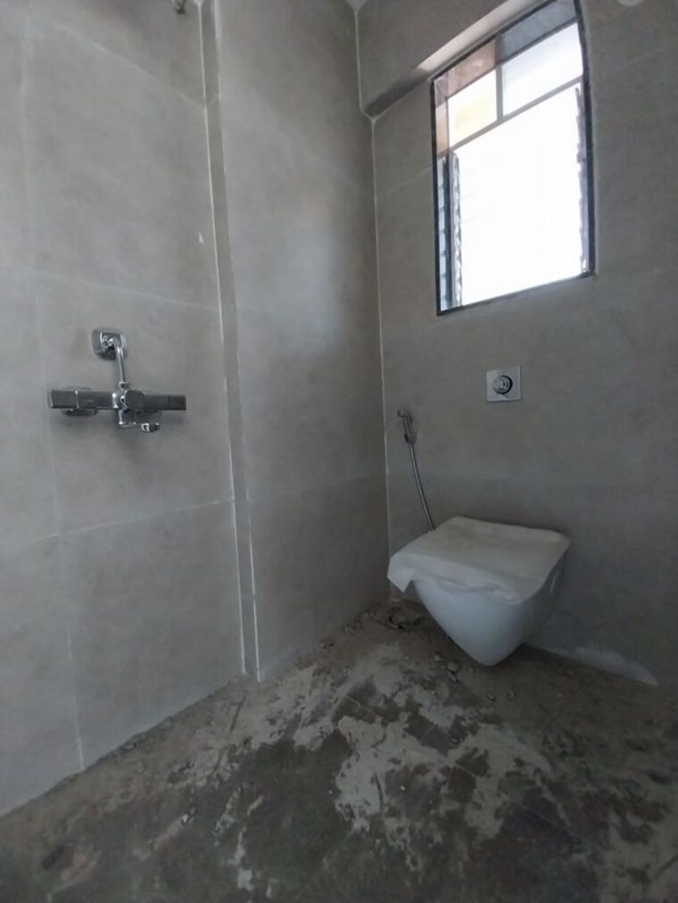 Bathroom, sheth-auris-bliss 2 Bedroom 677 Sq.Ft. Apartment In Malad West Mumbai 10667684