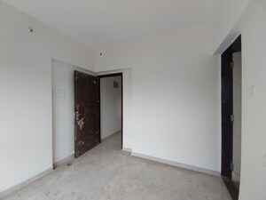 Room in 2 BHK Apartment at Sheth Auris Bliss, Malad West – for Rent