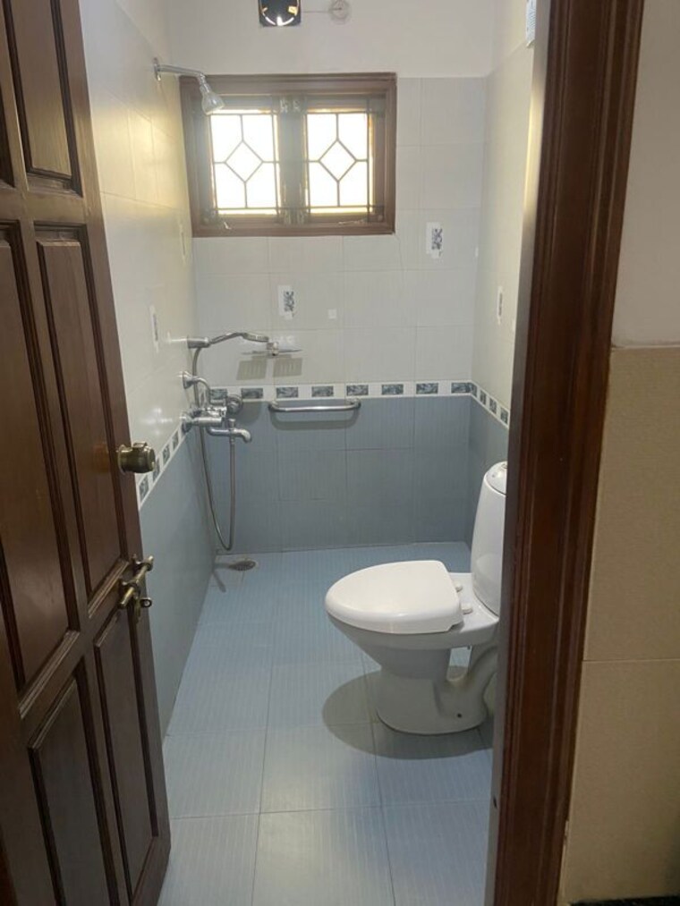 Bathroom, queens road 2 Bedroom 1100 Sq.Ft. Apartment In Queens Road Bangalore 10634017