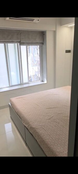 Room in 3 BHK Apartment at Swastik CHS Vile Parle, Vile Parle West – for Rent
