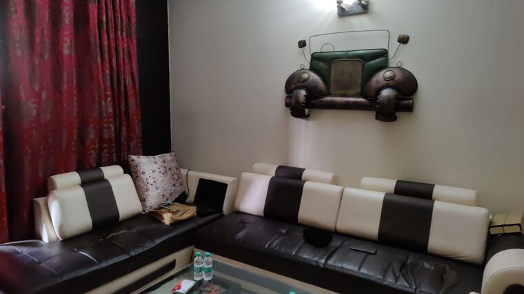 Team Area, unitech-south-city-ii 3 Bedroom 2100 Sq.Ft. Builder Floor In Sector 50 Gurgaon 10667727