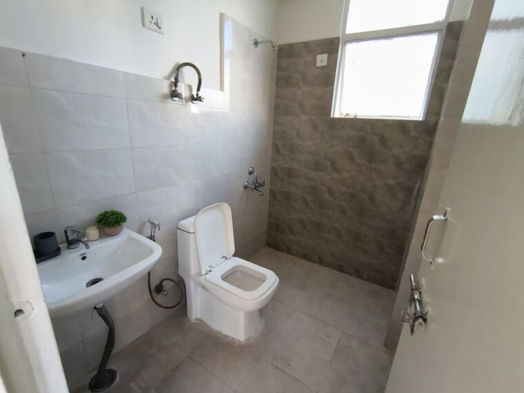 Bathroom, suncity-avenue-102 2 Bedroom 673 Sq.Ft. Apartment In Sector 102 Gurgaon 10667731
