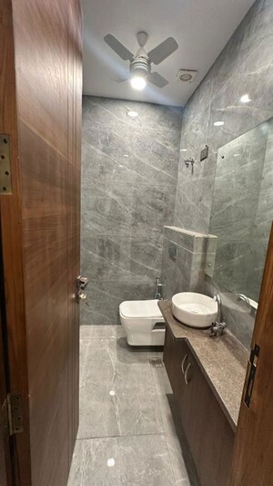 Room in 6 BHK Builder Floor at Safdarjung Enclave – for Sale
