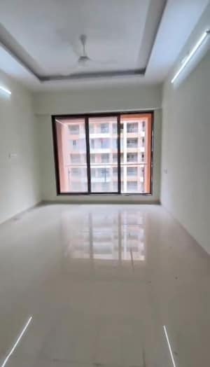 Room in 2.5 BHK Apartment at Siddharth Nagar CHS Goregaon, Goregaon West – for Rent