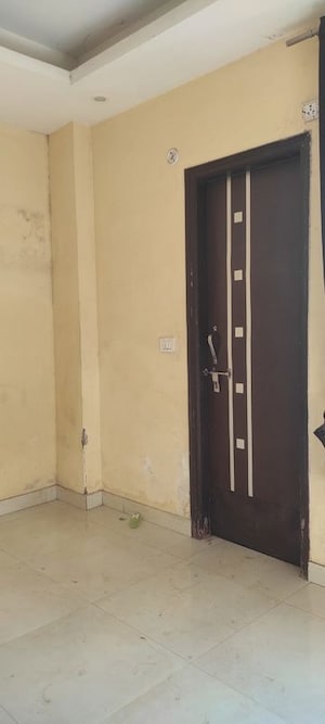 Building Lobby in 1 BHK Builder Floor at Arsh Green Heights, Gaur City 1 – for Rent