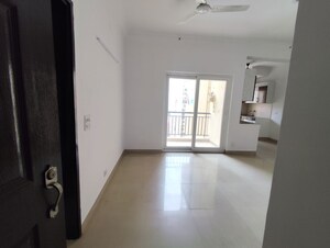 Room in 3.5 BHK Apartment at Paramount Floraville, Sector 137 – for Rent
