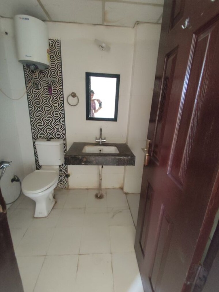 Bathroom, paramount-floraville 3.5 Bedroom 1685 Sq.Ft. Apartment In Sector 137 Noida 10667798
