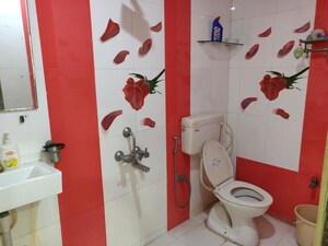 Bathroom in 3 BHK Apartment at Vaidya Wada, Jambli Naka – for Rent