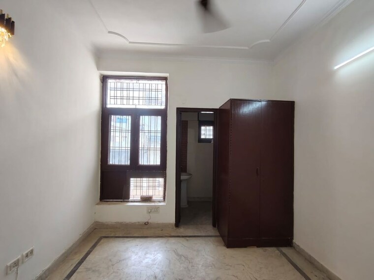 Room, green fields colony 3 Bedroom 350 Sq.Ft. Builder Floor In Green Fields Colony Faridabad 10667866