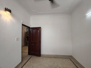 Room in 3 BHK Builder Floor at Green Fields Colony – for Rent