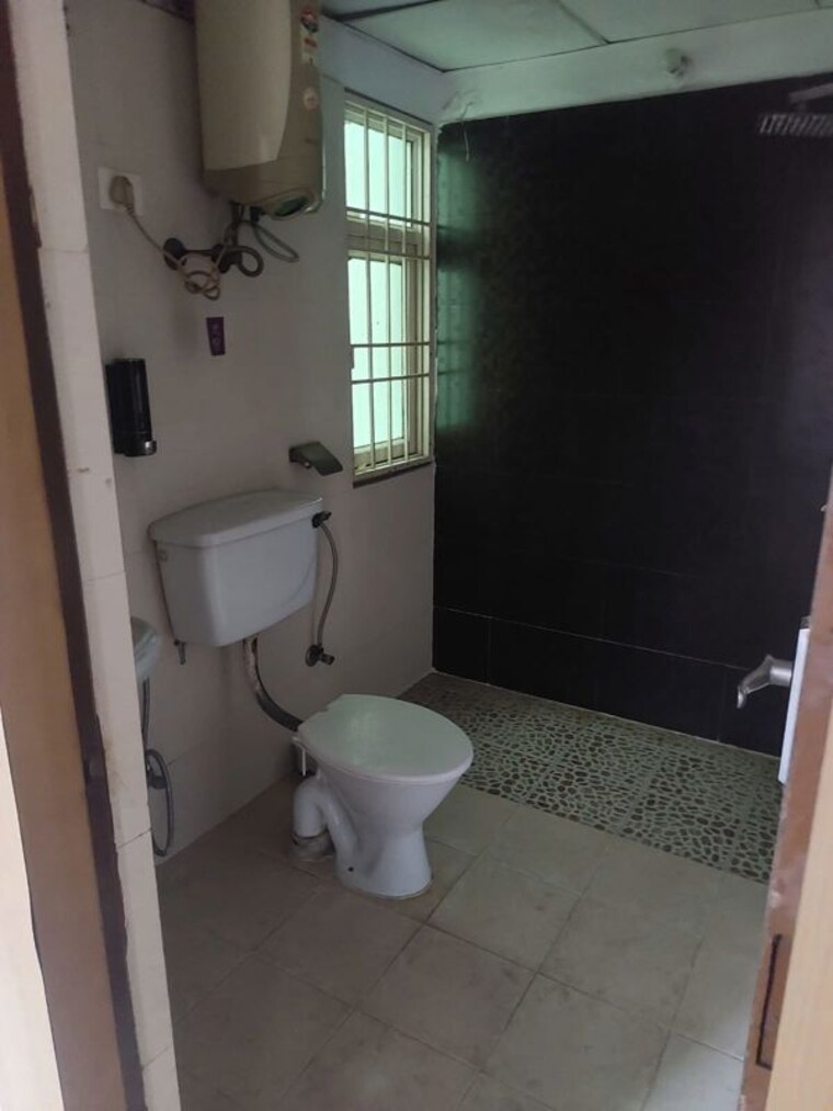 Bathroom, panchsheel-wellington 2.5 Bedroom 1450 Sq.Ft. Apartment In Dundahera Ghaziabad 10667877