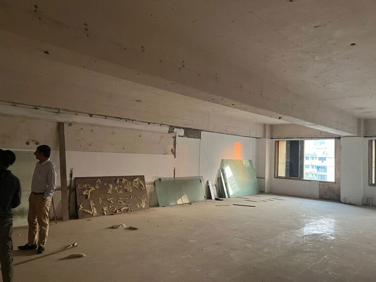  Parking, business-classic Commercial Office Space 1200 Sq.Ft. In Malad West Mumbai 10667894